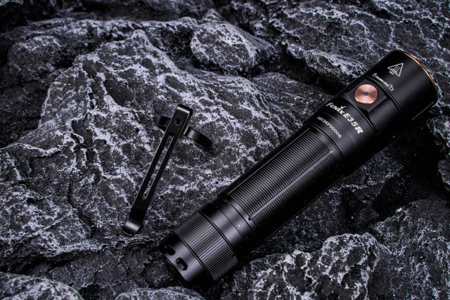 小巧便携，功能全面。FENIX E35R值得冲一波