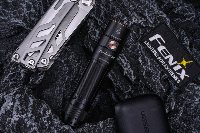 小巧便携，功能全面。FENIX E35R值得冲一波