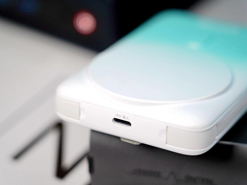 能吸能充多设备输出，塞那K60磁吸充电宝火了？