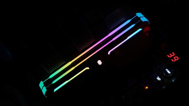 高频内存的威力有多大？ZADAK SPARK RGB DDR5 7200实测告诉你