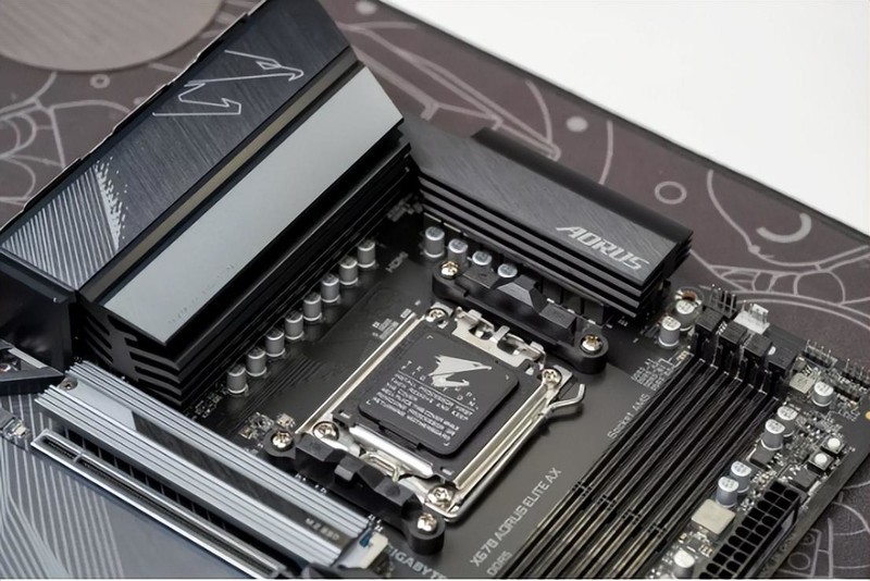 RTX4090开卖了，30系显卡还值得买吗？装个机告诉您答案