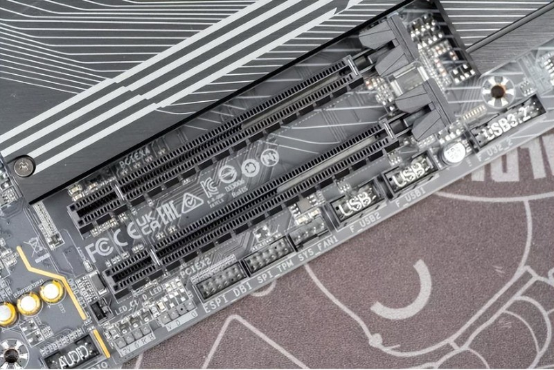 RTX4090开卖了，30系显卡还值得买吗？装个机告诉您答案