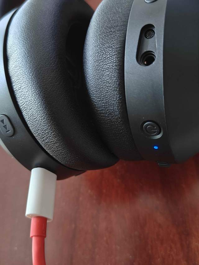 创新 ZEN HYBRID PRO SXFI 无线耳机：音质、舒适度与功能兼具