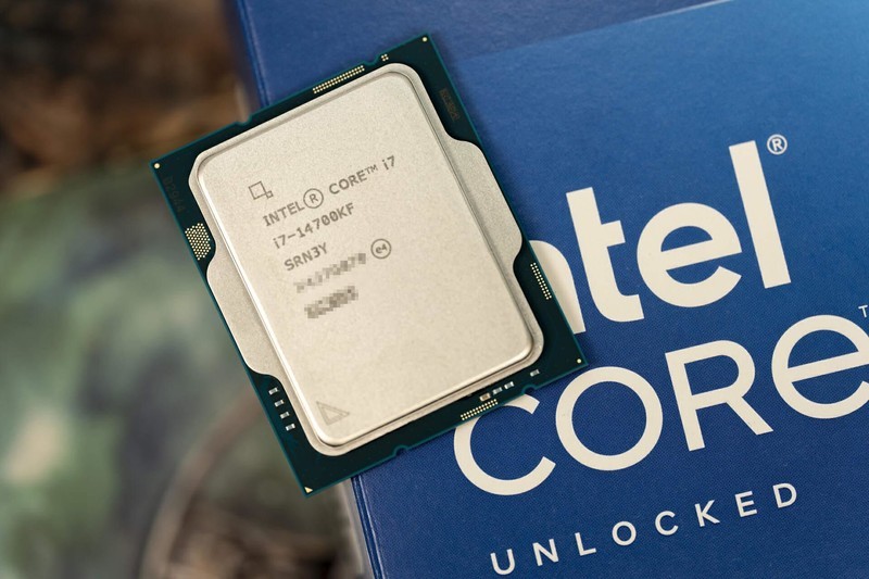 14700KF vs 7800X3D，理论性能差距大，游戏表现出人意料