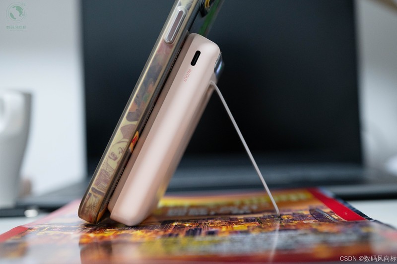 iWALK磁吸充电宝，苹果安卓都能用，横屏支架追剧更痛快