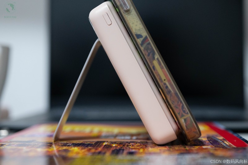 iWALK磁吸充电宝，苹果安卓都能用，横屏支架追剧更痛快