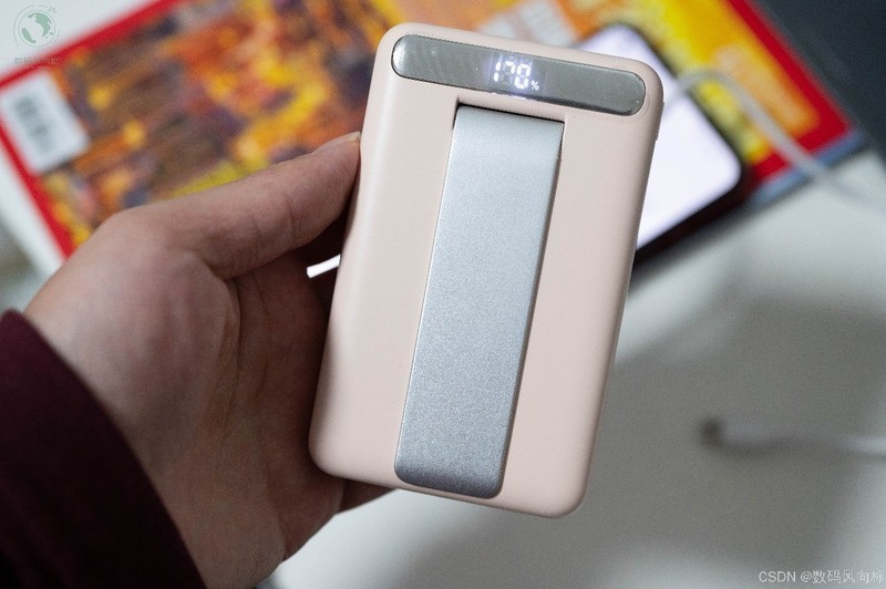 iWALK磁吸充电宝，苹果安卓都能用，横屏支架追剧更痛快