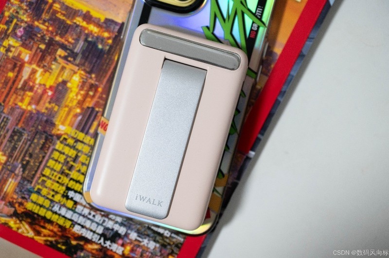 iWALK磁吸充电宝，苹果安卓都能用，横屏支架追剧更痛快
