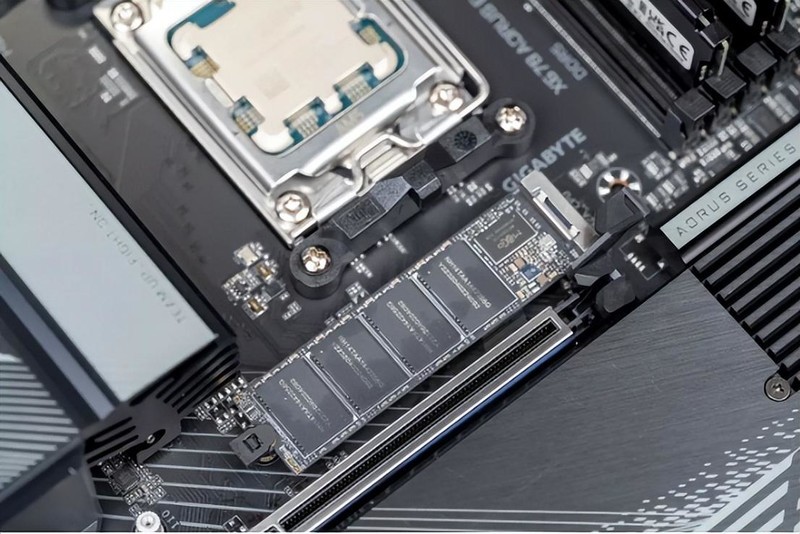 RTX4090开卖了，30系显卡还值得买吗？装个机告诉您答案