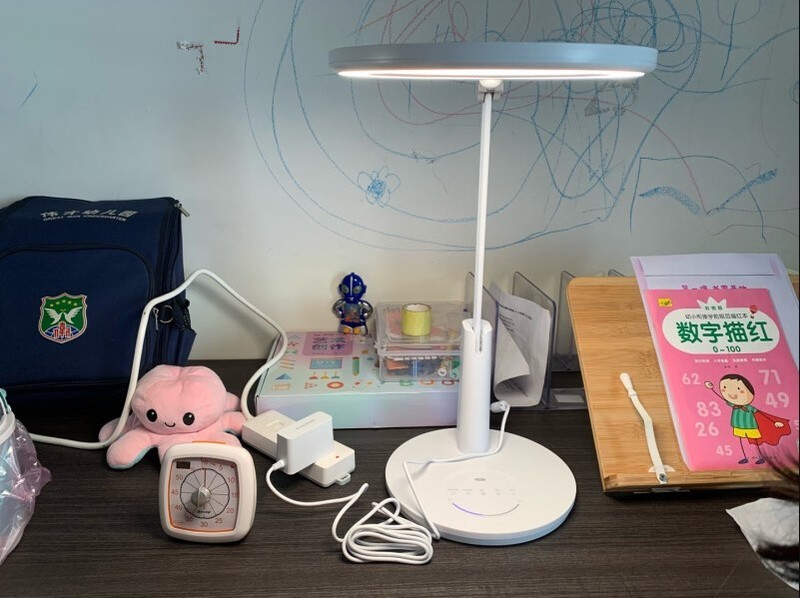 什么台灯对眼睛好？亲授7个挑选奇招教你选对护眼台灯！