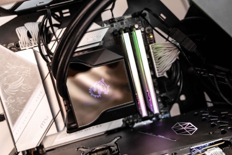 IPS炫酷显示，超强散热性能，微星寒霜D360一体水冷