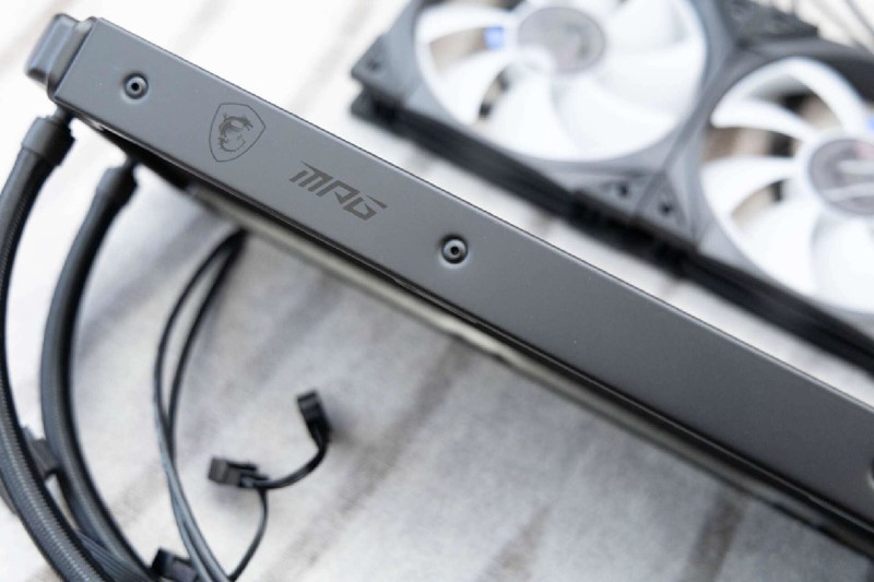 IPS炫酷显示，超强散热性能，微星寒霜D360一体水冷