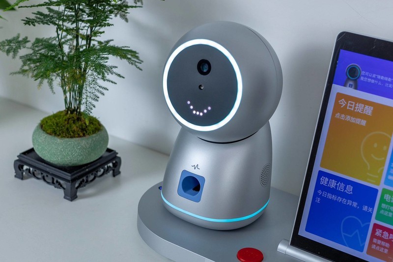 优得护养老陪伴机器人，保姆式看护，让老人享受更多关爱