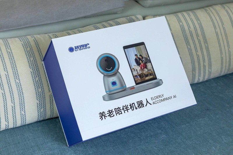 优得护养老陪伴机器人，保姆式看护，让老人享受更多关爱