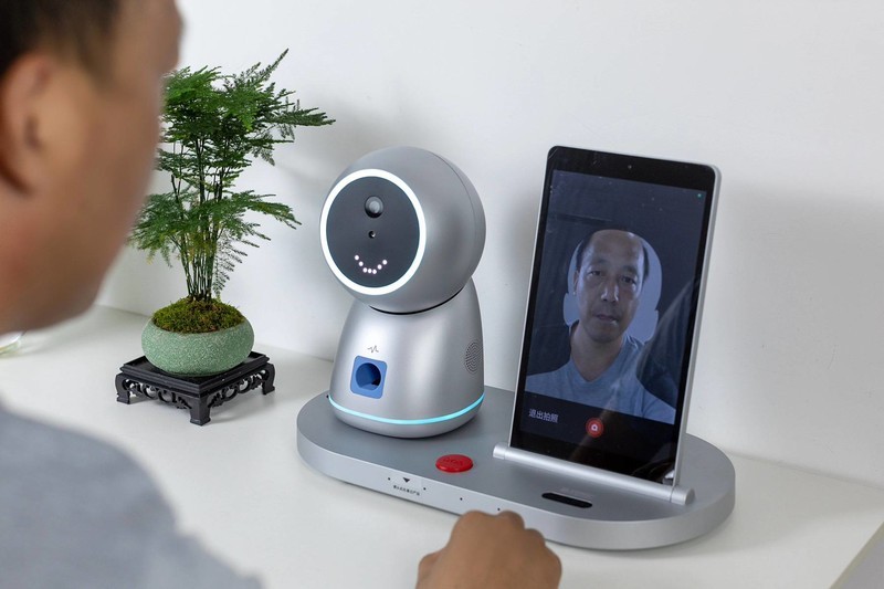 优得护养老陪伴机器人，保姆式看护，让老人享受更多关爱