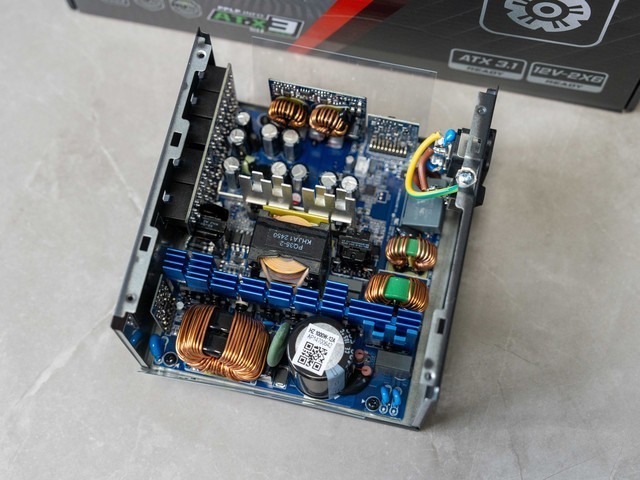 性价比之王再升级，安耐美PlatiKill白金竞蝠1000W电源拆解分享