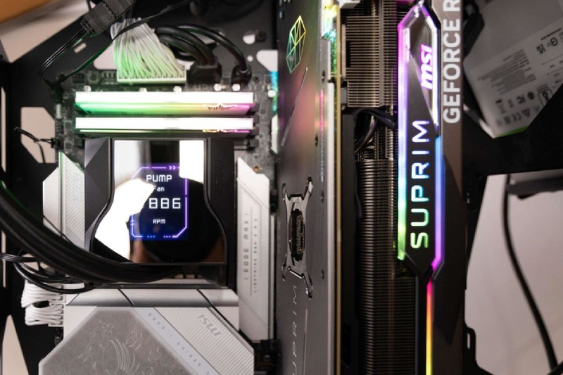 IPS炫酷显示，超强散热性能，微星寒霜D360一体水冷