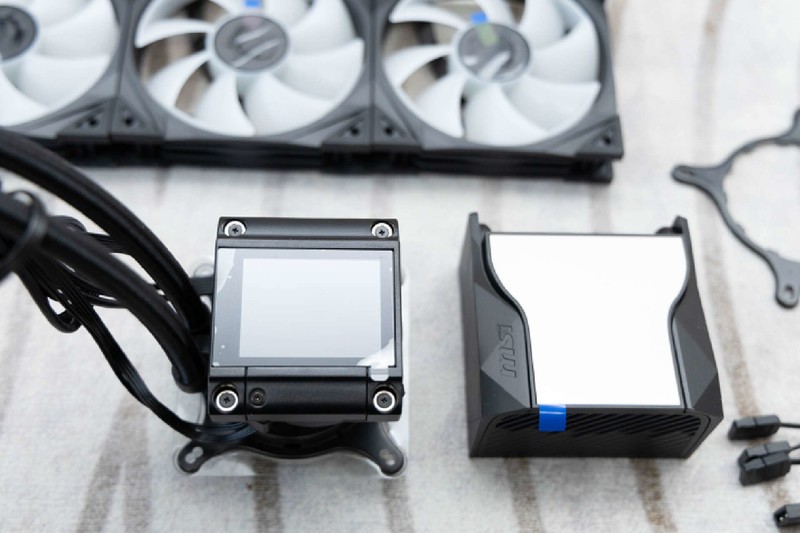 IPS炫酷显示，超强散热性能，微星寒霜D360一体水冷