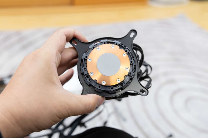 IPS炫酷显示，超强散热性能，微星寒霜D360一体水冷