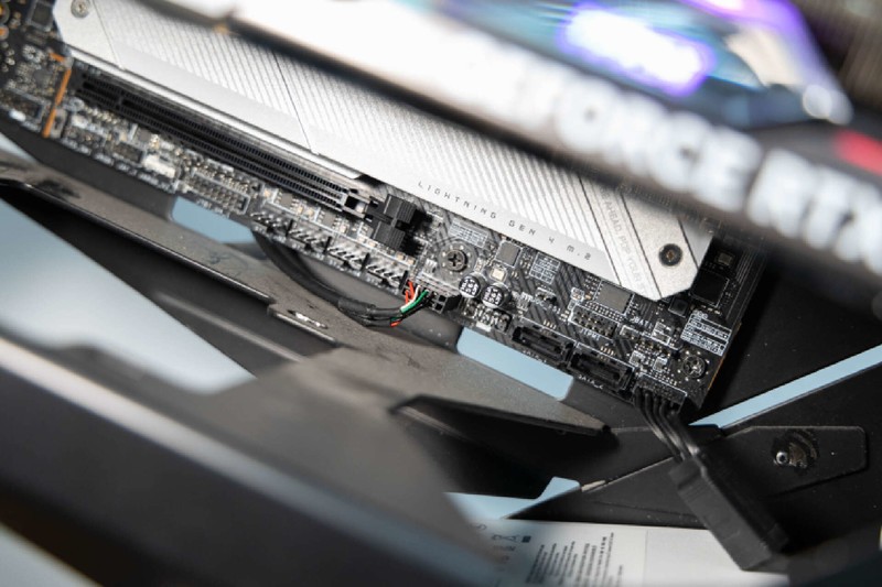 IPS炫酷显示，超强散热性能，微星寒霜D360一体水冷