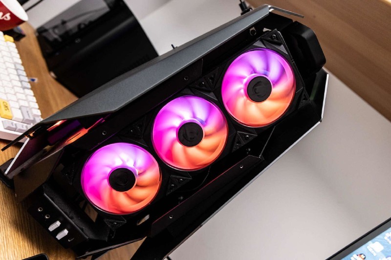 IPS炫酷显示，超强散热性能，微星寒霜D360一体水冷