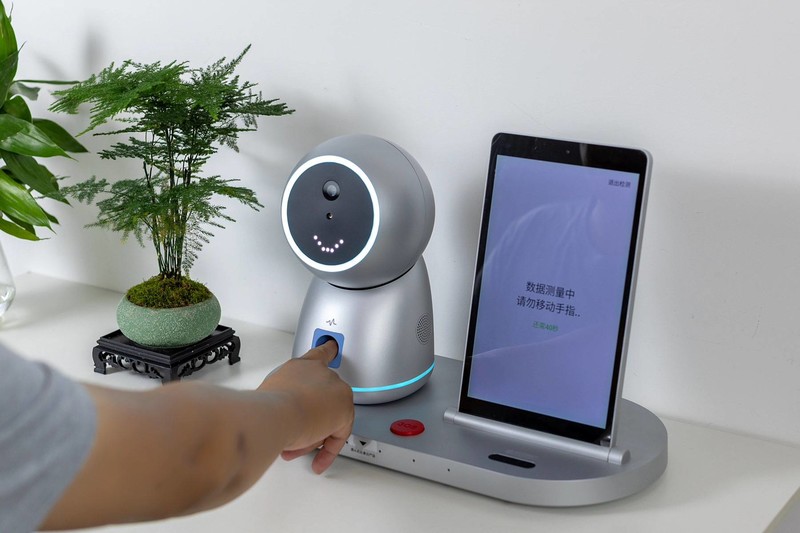 优得护养老陪伴机器人，保姆式看护，让老人享受更多关爱