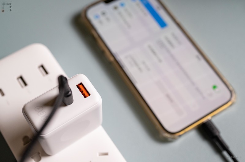 QCY双口氮化镓充电器上手：40W高功率，插头可折叠