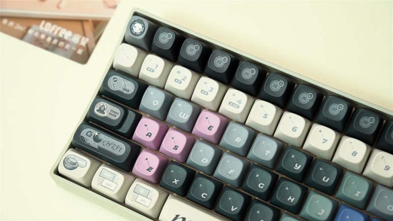 买键盘送盲盒键帽！洛斐小翘100机械键盘开箱：颜值女生不会拒绝