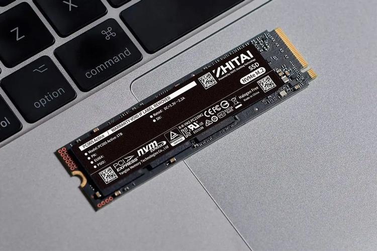 工业平板一体机厂家深度解读：SSD固态硬盘背后的硬核逻辑