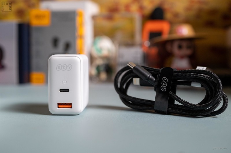 QCY双口氮化镓充电器上手：40W高功率，插头可折叠