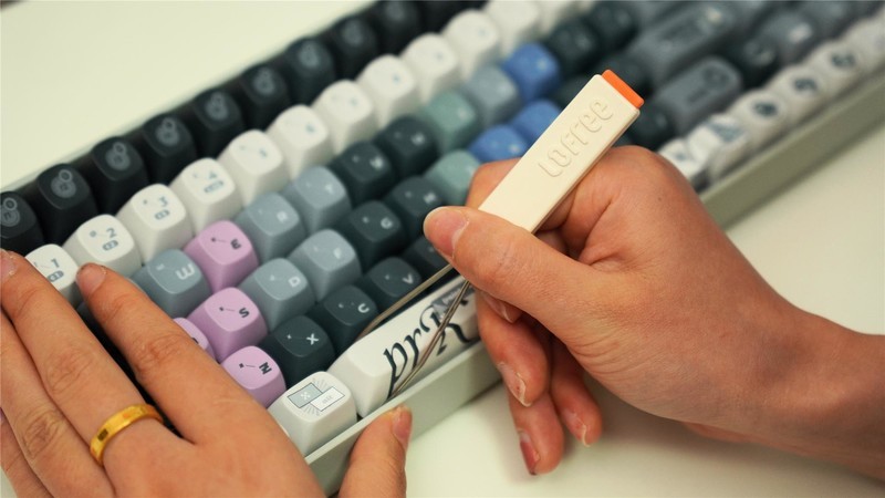 买键盘送盲盒键帽！洛斐小翘100机械键盘开箱：颜值女生不会拒绝