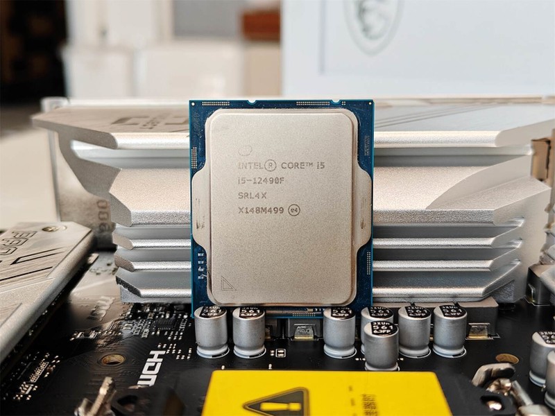超强黑化特供，i5-12490F搭配微星B760M，性能全面释放！