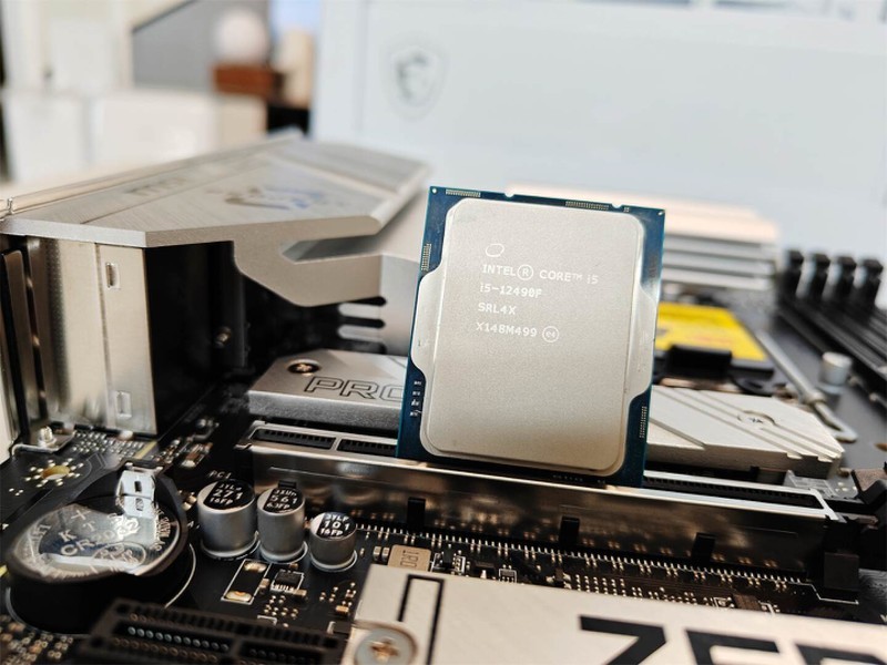 超强黑化特供，i5-12490F搭配微星B760M，性能全面释放！