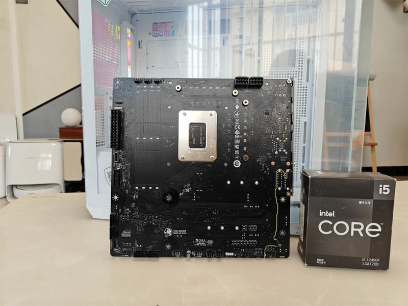 超强黑化特供，i5-12490F搭配微星B760M，性能全面释放！