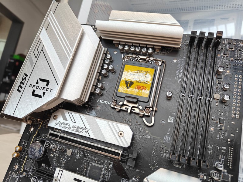 超强黑化特供，i5-12490F搭配微星B760M，性能全面释放！