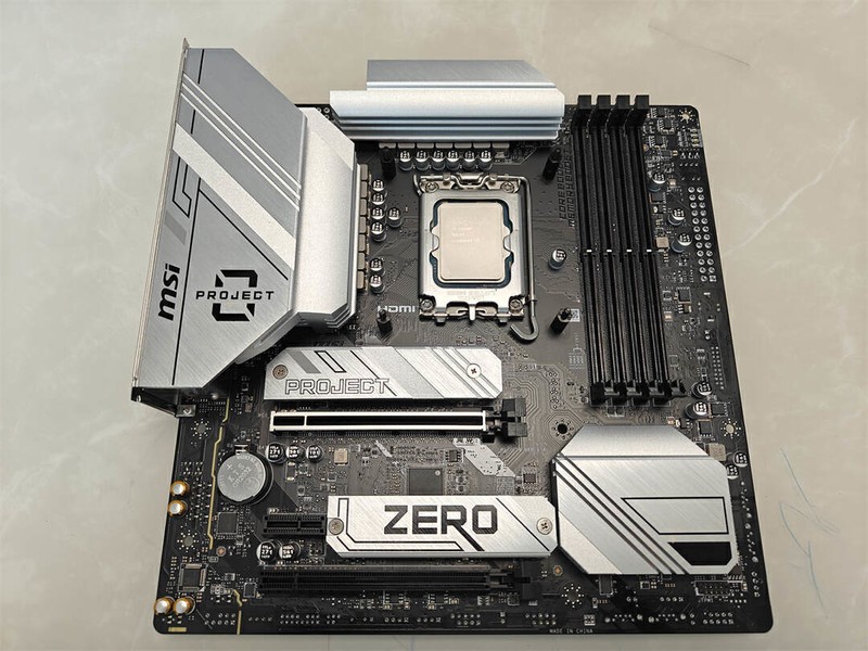 超强黑化特供，i5-12490F搭配微星B760M，性能全面释放！