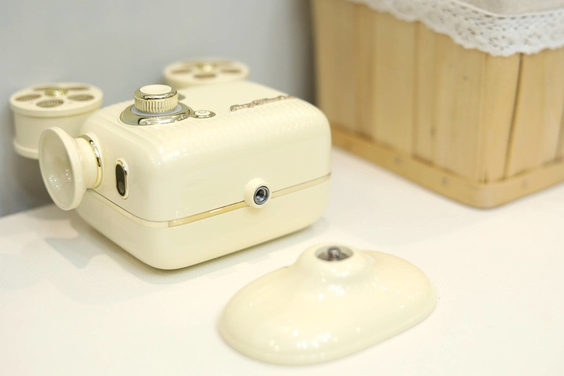 被它的颜值破防了，猫王灵感P5投影仪实测：老式放映机造型设计