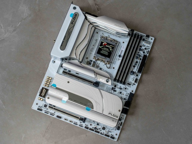 2025年CPU价格跳水冠军出现，Intel U7 265K该怎么搭配主板