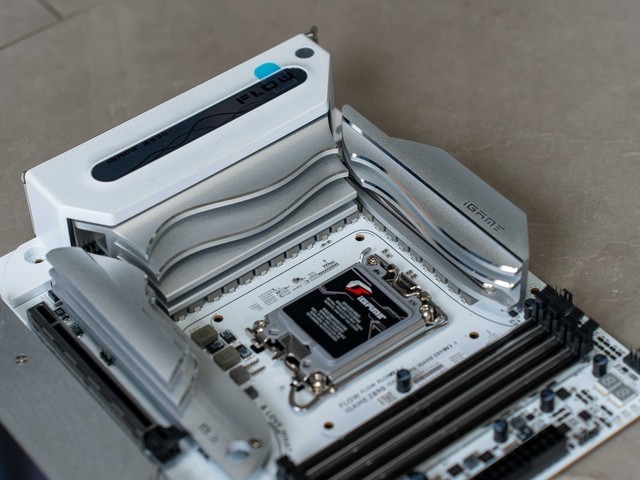 2025年CPU价格跳水冠军出现，Intel U7 265K该怎么搭配主板