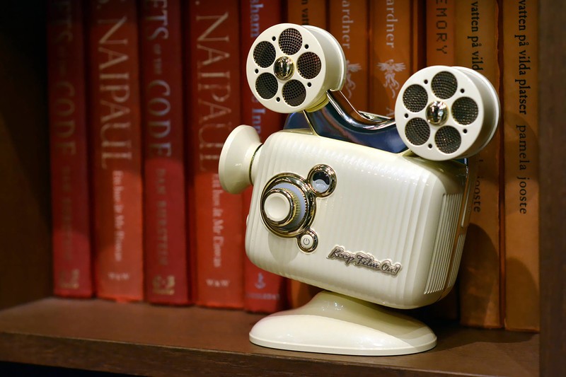 被它的颜值破防了，猫王灵感P5投影仪实测：老式放映机造型设计