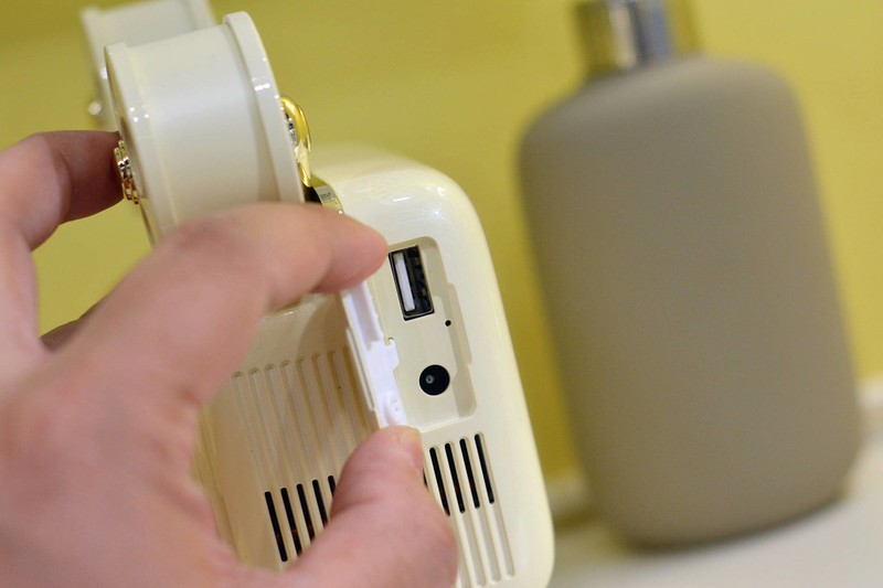 被它的颜值破防了，猫王灵感P5投影仪实测：老式放映机造型设计