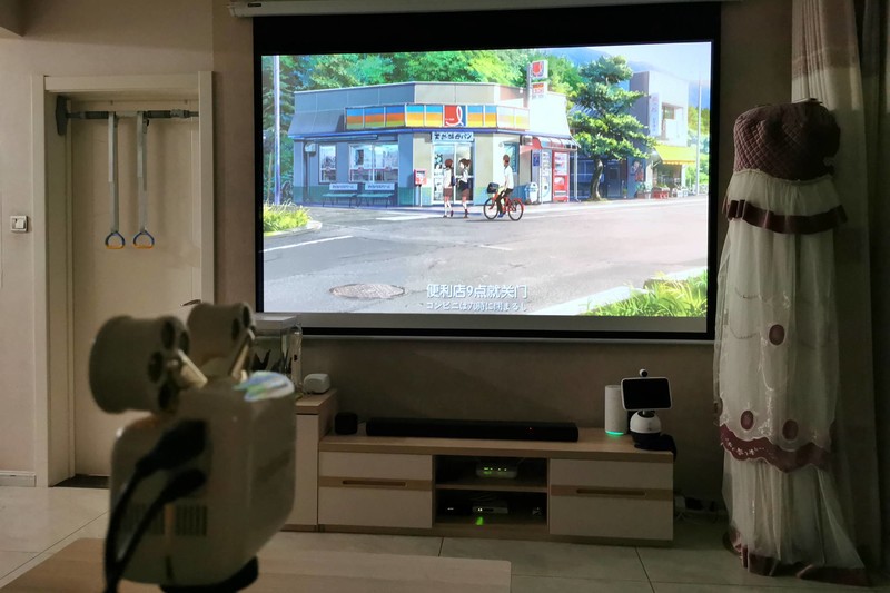 被它的颜值破防了，猫王灵感P5投影仪实测：老式放映机造型设计