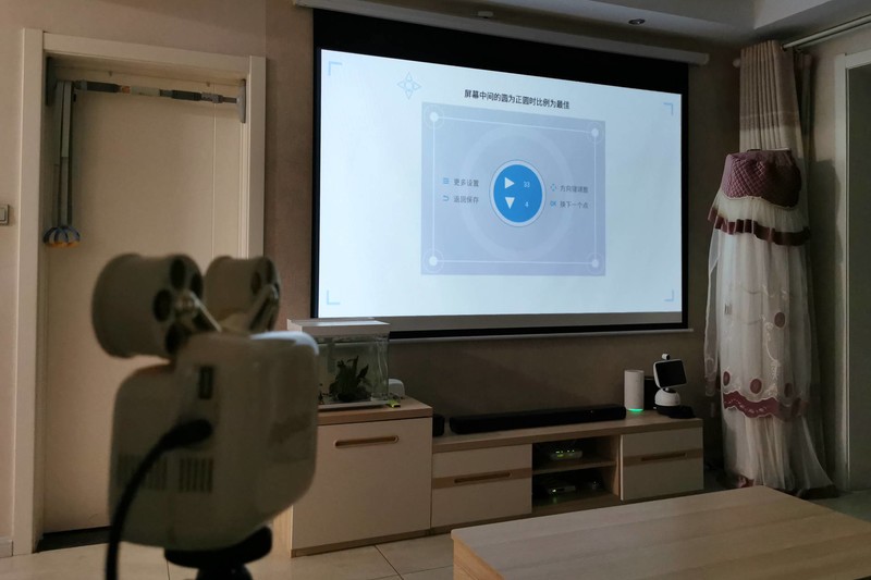 被它的颜值破防了，猫王灵感P5投影仪实测：老式放映机造型设计