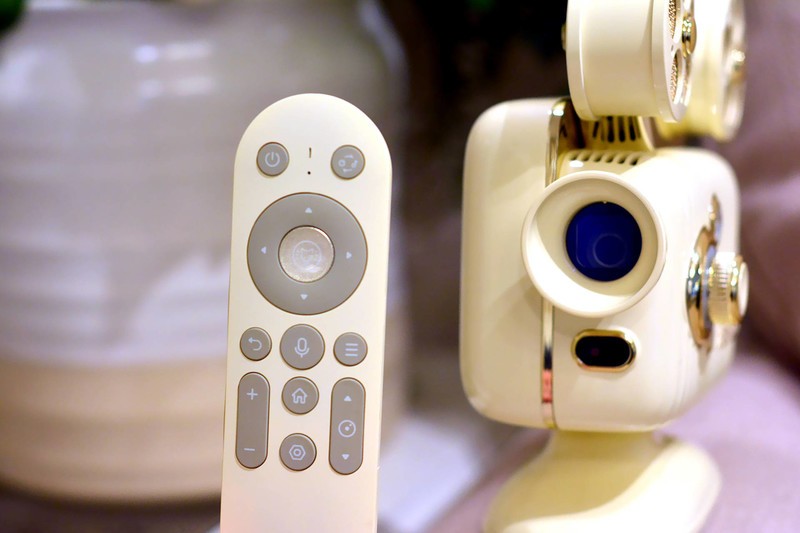 被它的颜值破防了，猫王灵感P5投影仪实测：老式放映机造型设计