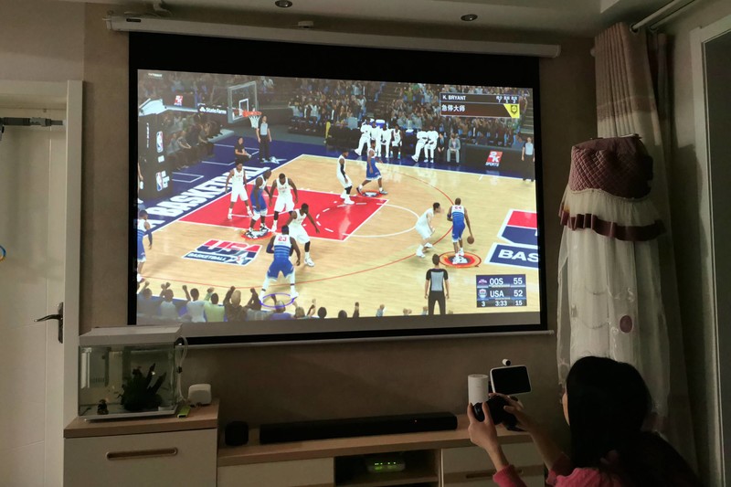 被它的颜值破防了，猫王灵感P5投影仪实测：老式放映机造型设计