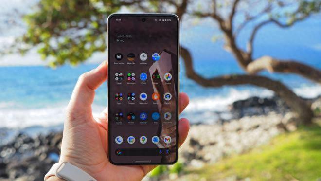 AI时代的手机竞赛：谷歌与苹果的正面对决