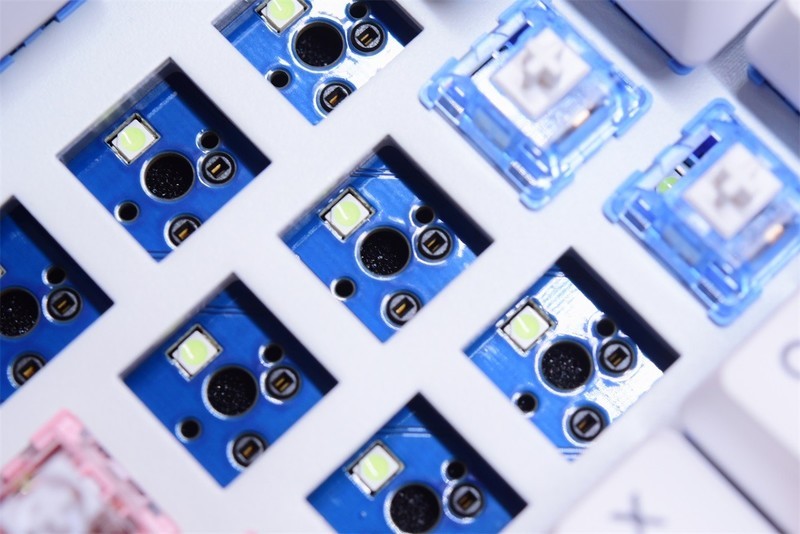 全配列全键热插拔的达尔优A104还有全新配色