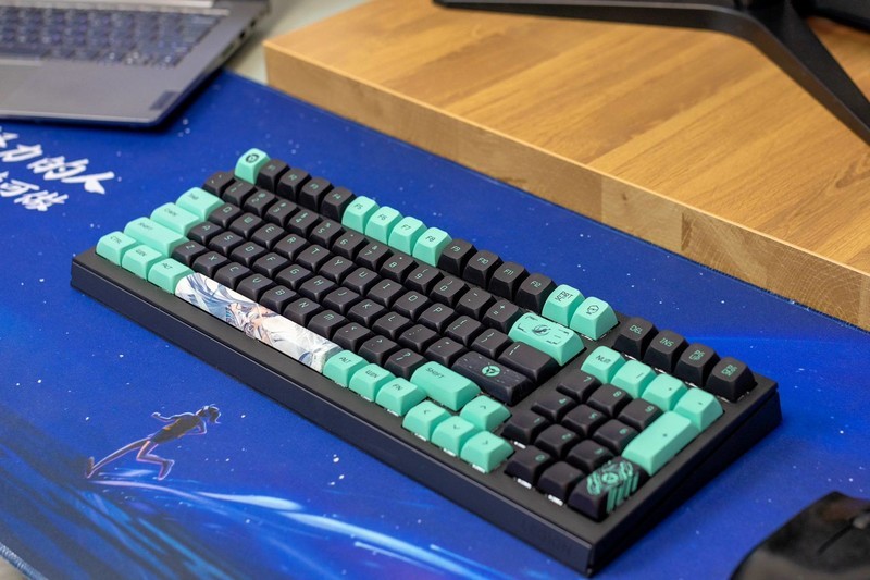 小尺寸、数字键、客制化、带背光，联想拯救者K7机械键盘体验