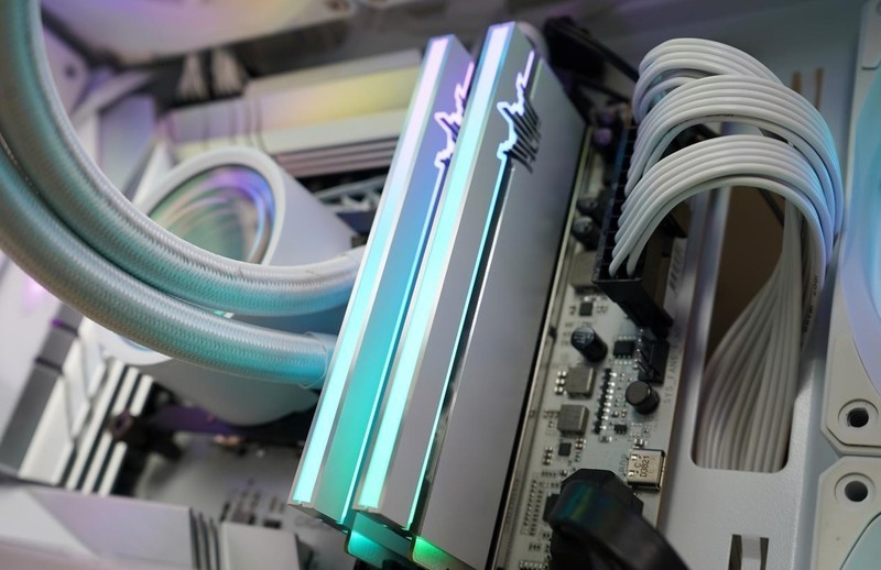 影驰RTX 4080 SUPER金属大师显卡评测：加量还降价，这一波很良心