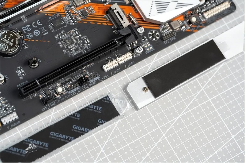 颜值绝绝子，新款雕妹主板，B760M AORUS ELITE AX-P装机分享